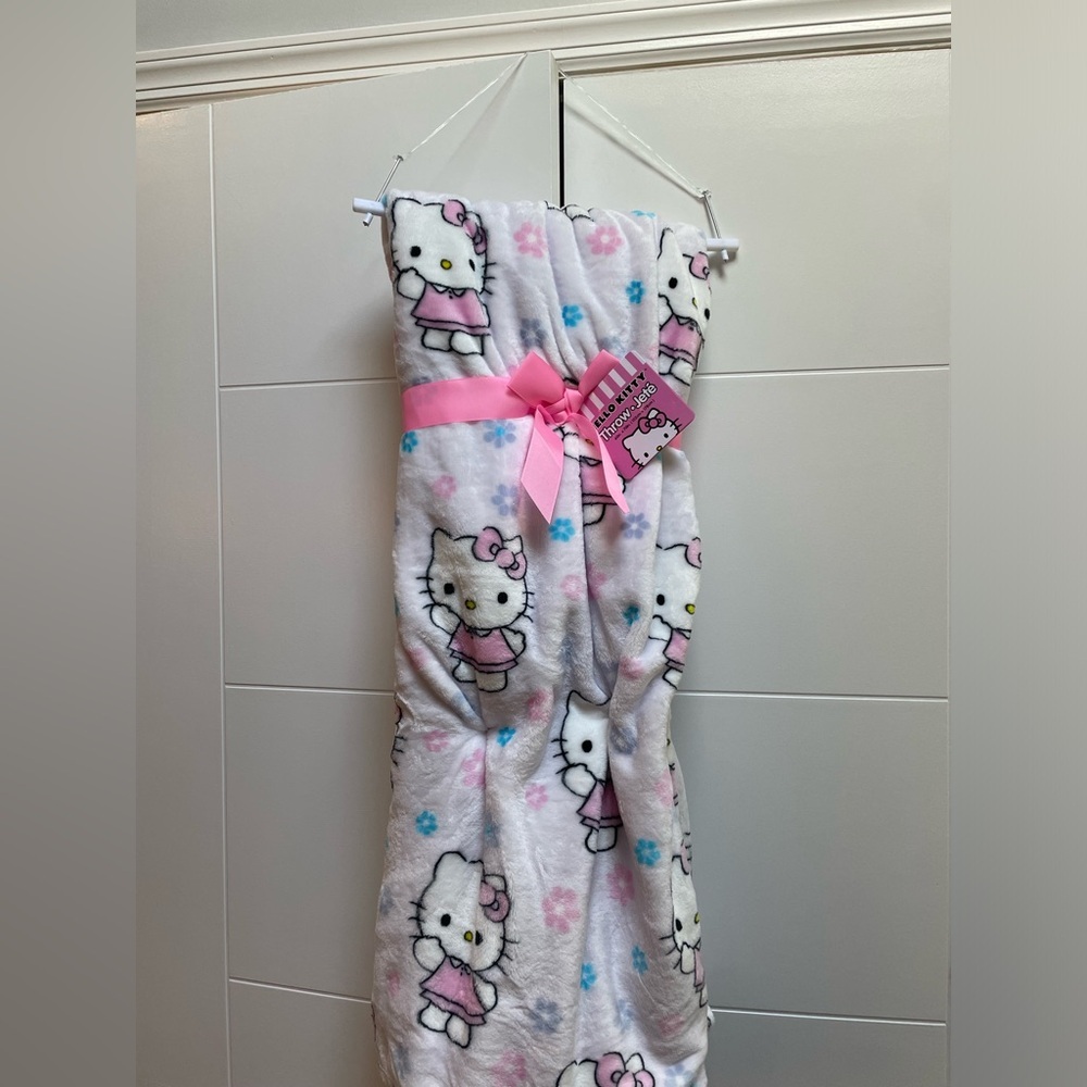 Hello Kitty SPRING DAISY Throw Blanket 60 x 80 inches NEW Home Decor